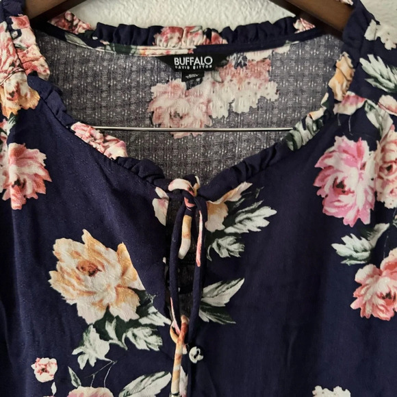 Buffalo Flutter Sleeve Floral Split Neck Top Navy Blossoms XXL Womens Spring - Picture 7 of 16